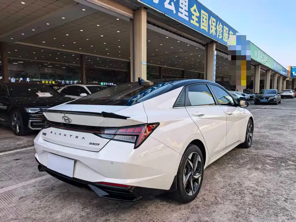 Hyundai Elantra 2022 — фото 10