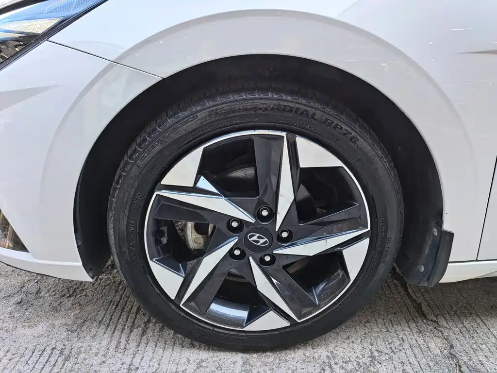 Hyundai Elantra 2022 — фото 13