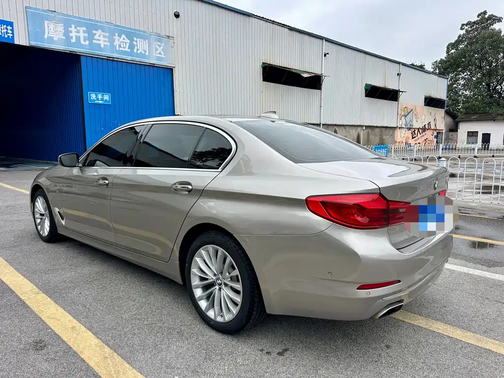 BMW 5 Series — миниатюра 4
