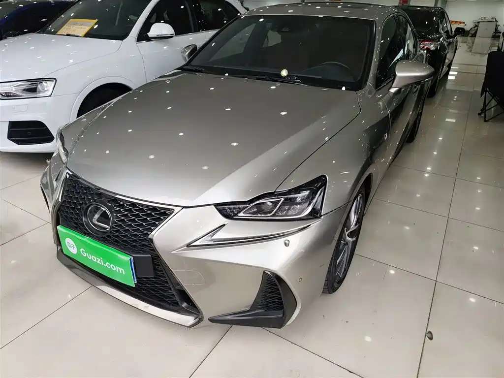 Lexus IS 2019