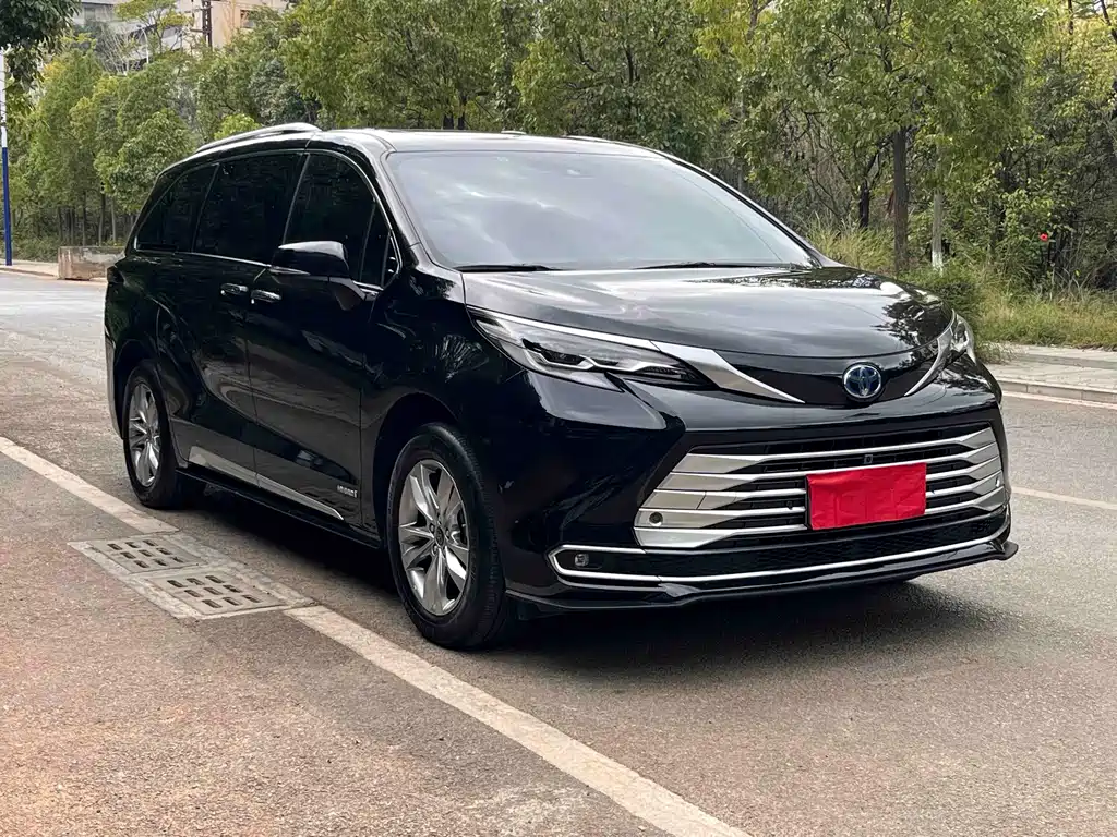 Toyota Sienna — миниатюра 3
