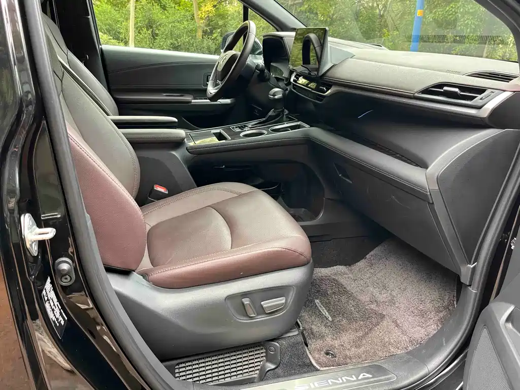 Toyota Sienna — миниатюра 20