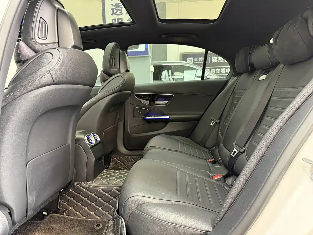 Mercedes-Benz C-Class — миниатюра 6