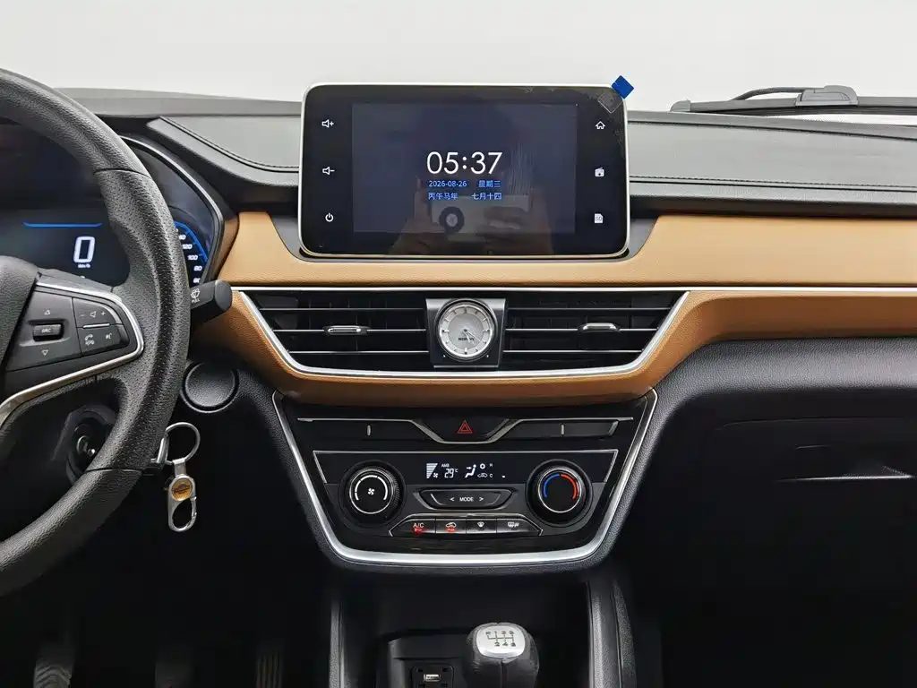 Wuling Hongguang S3 — миниатюра 12