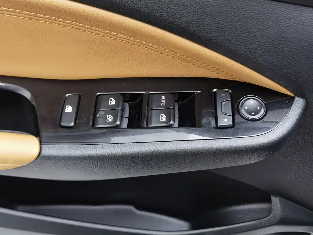 Wuling Hongguang S3 — миниатюра 9