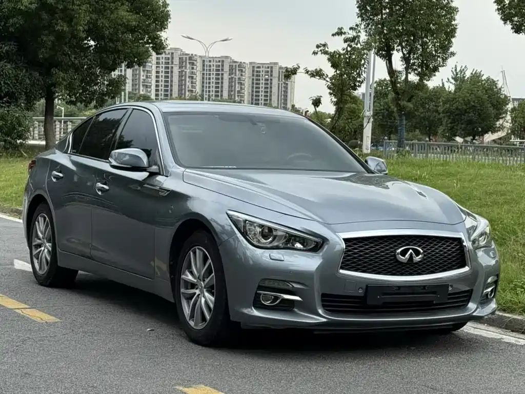 Infiniti Q50 2014 2.0T Comfort