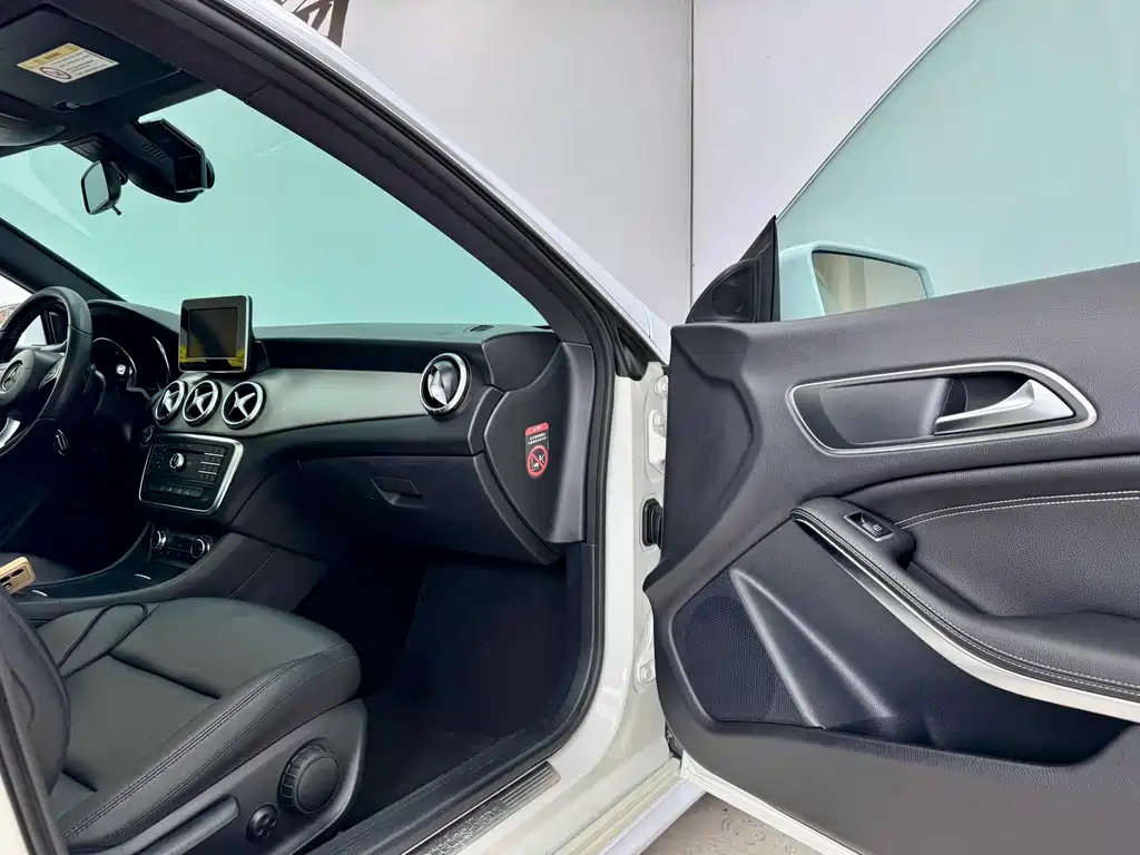 Mercedes-Benz CLA (Import) — миниатюра 13