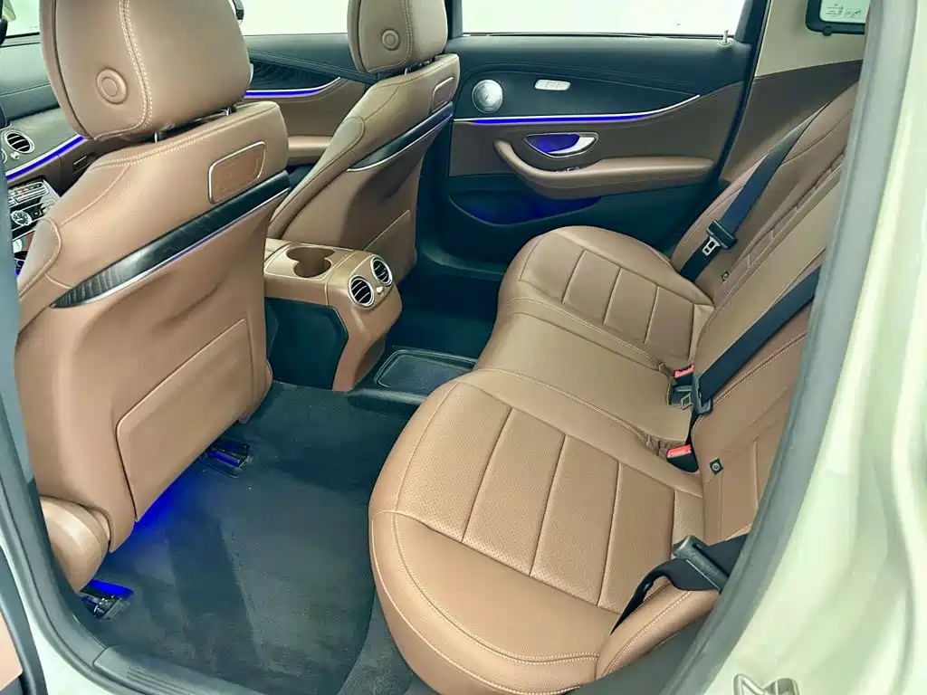 Mercedes-Benz E-Class — миниатюра 7