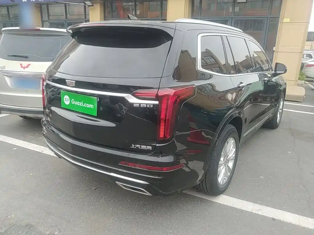 Cadillac XT6 2021 28T мест