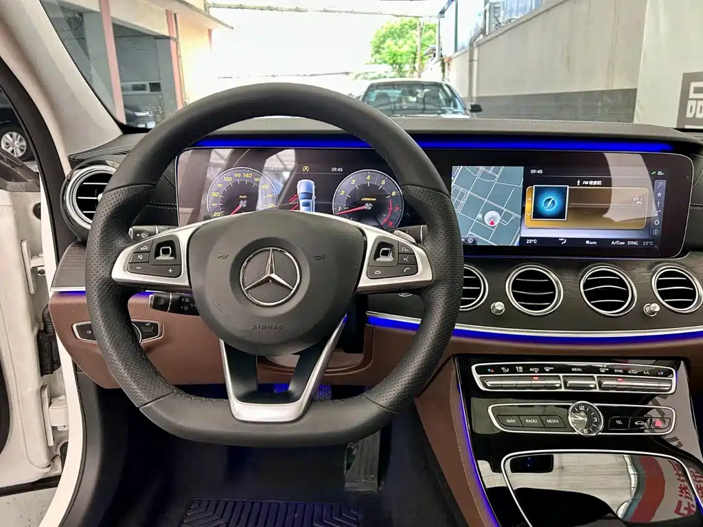 Mercedes-Benz E-Class — миниатюра 14