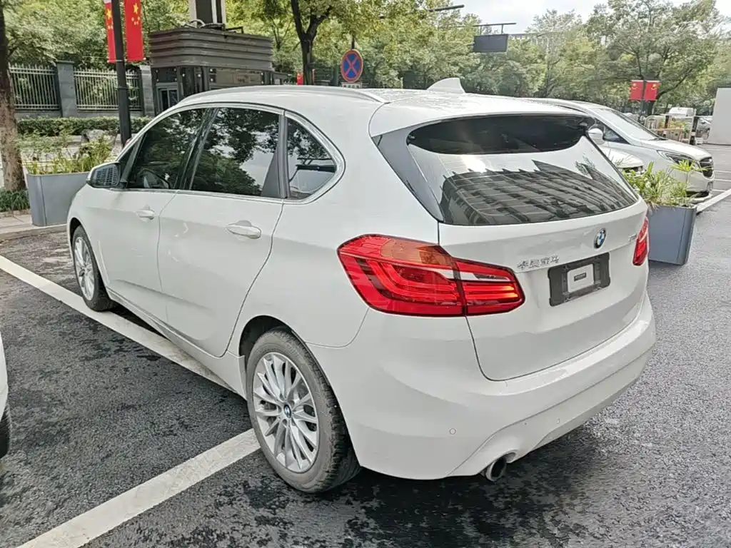 BMW 2 Series Active Tourer — миниатюра 5