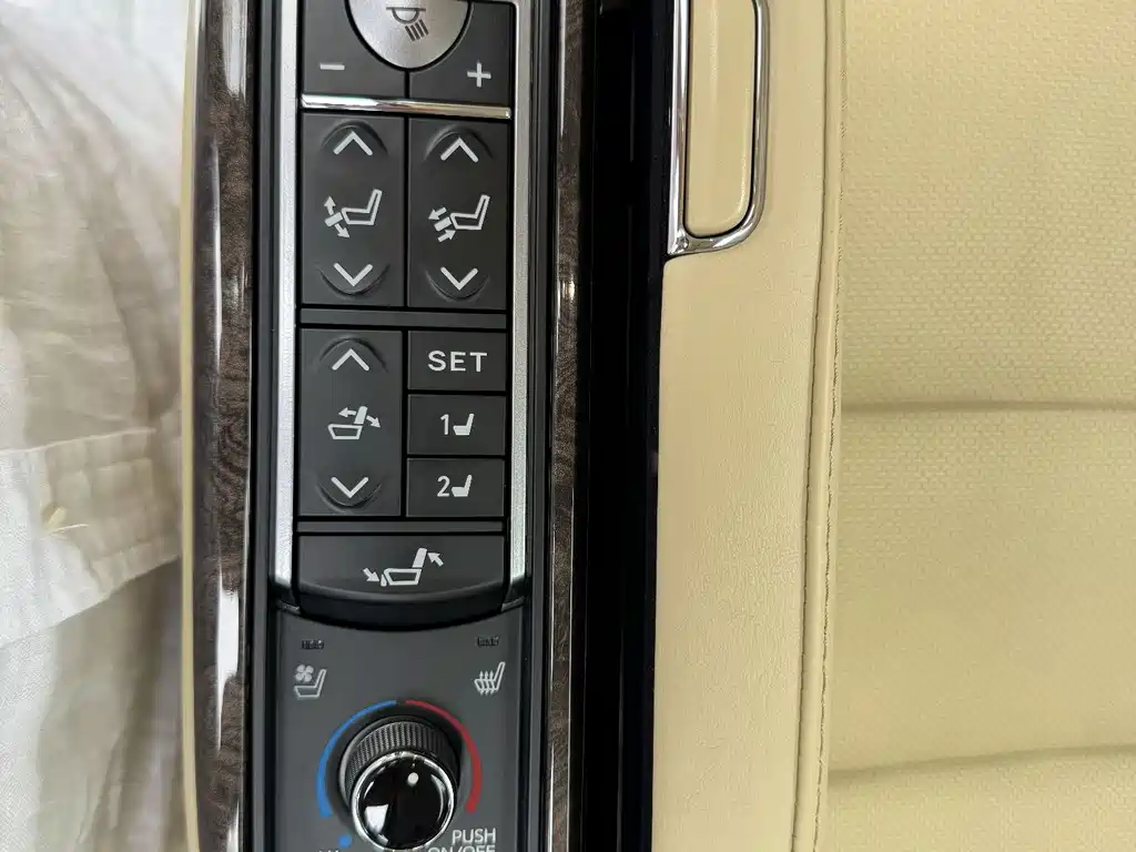 Toyota Alphard — миниатюра 19