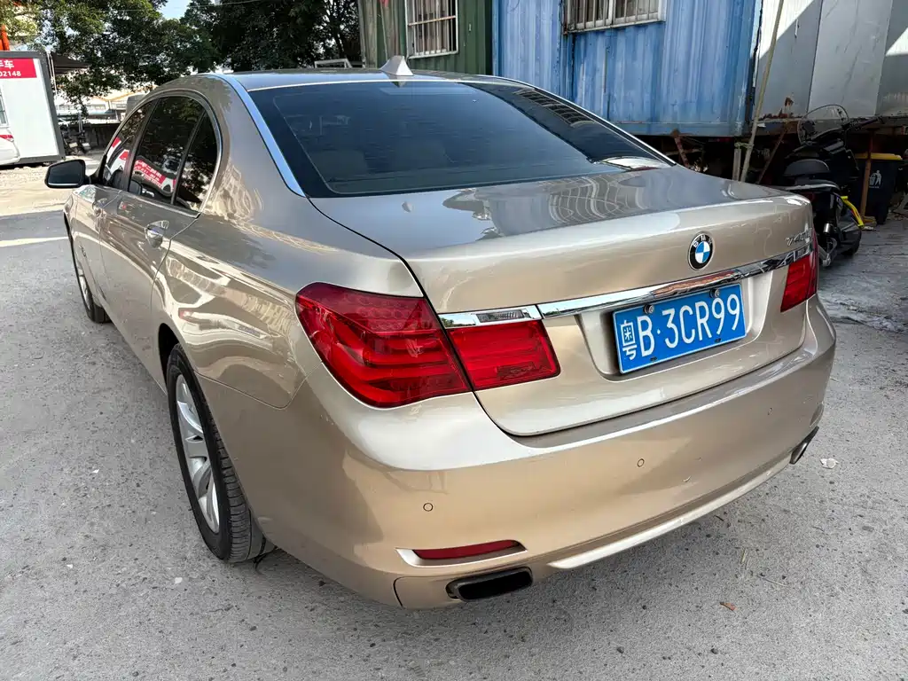 BMW 7 Series — миниатюра 8