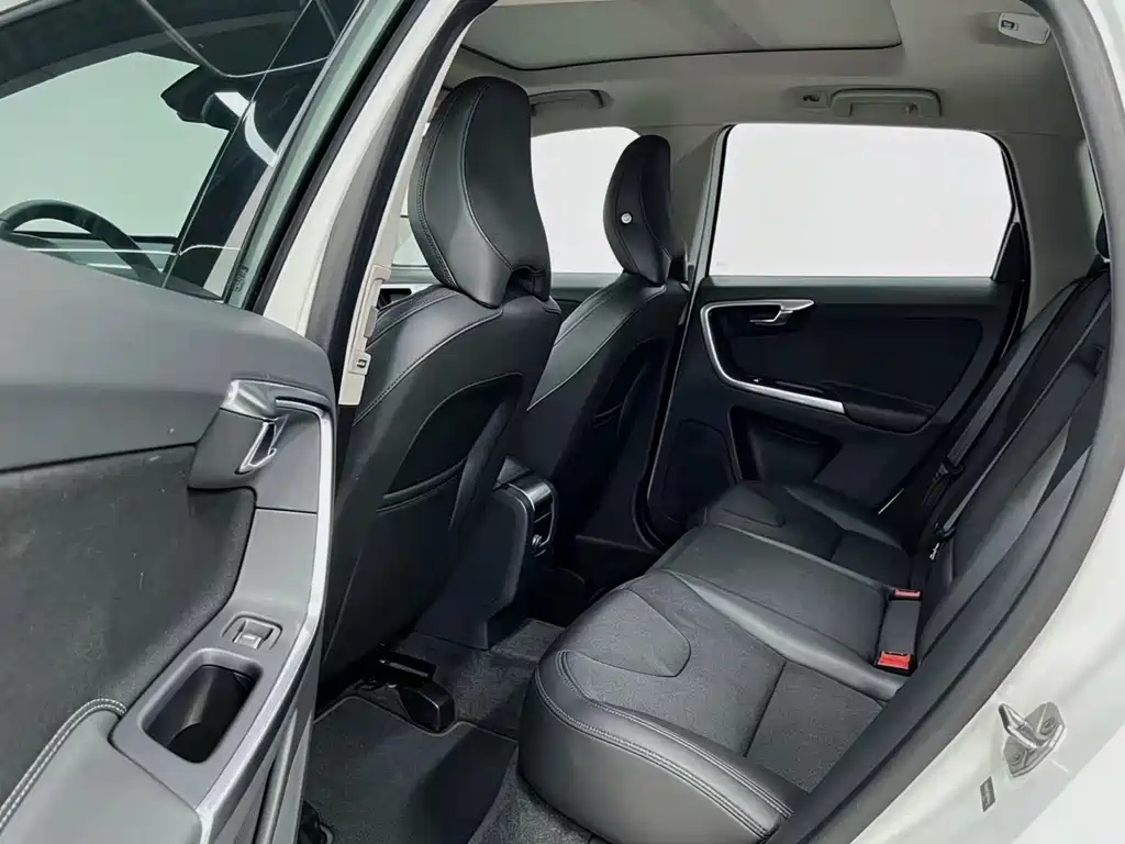 Volvo XC60 — миниатюра 11