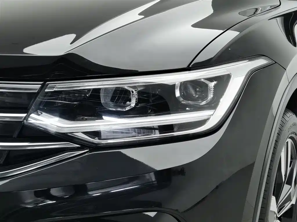 Volkswagen Tiguan L L 2022 330TSI AT R-Line