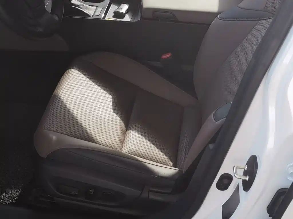 Lexus ES — миниатюра 9