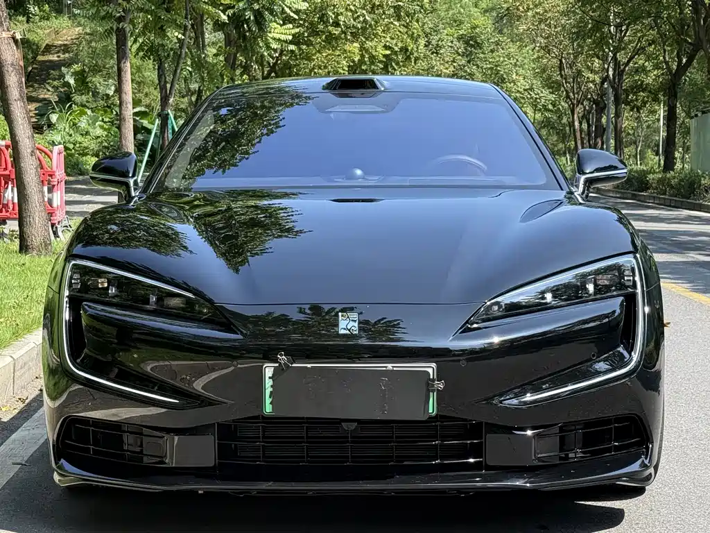 Yangwang U7 2025 PHEV мест Flagship