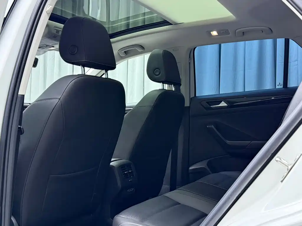 Volkswagen T-Roc — миниатюра 16
