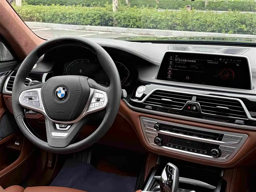 BMW 7 Series — миниатюра 16