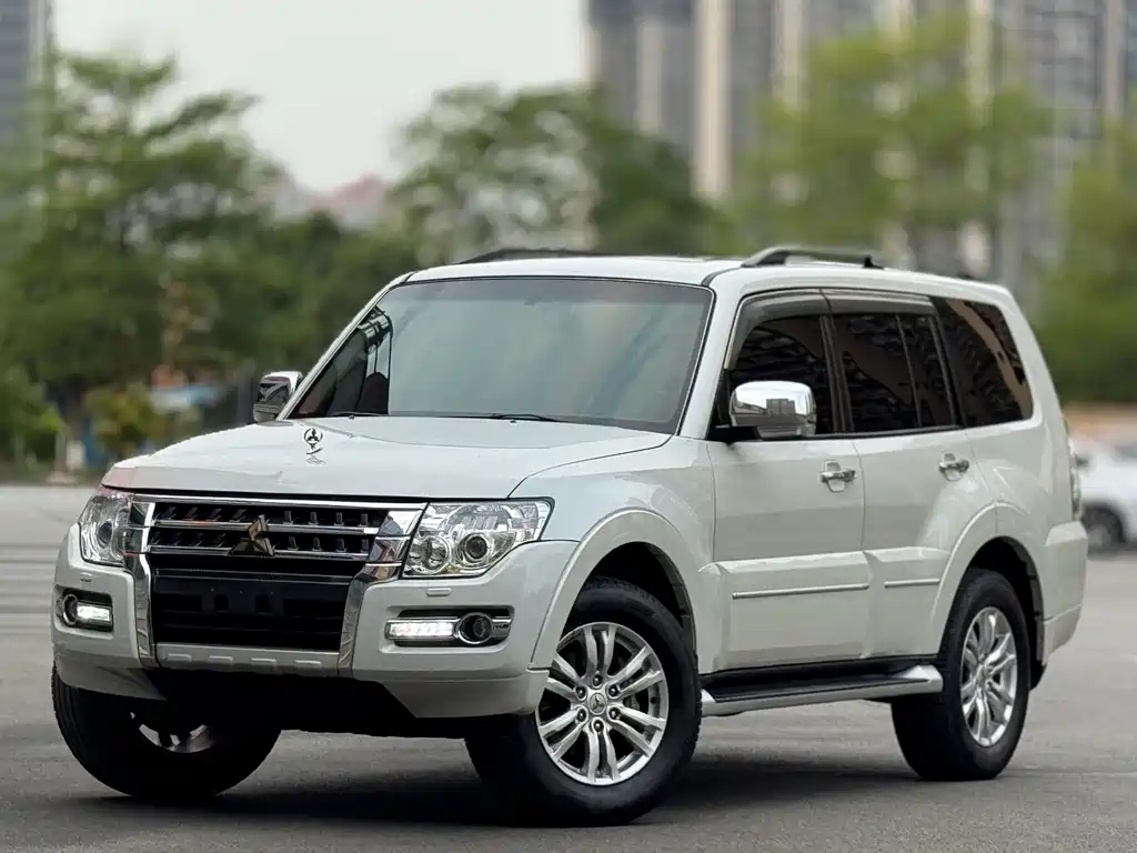 Mitsubishi Pajero (Import) 2020