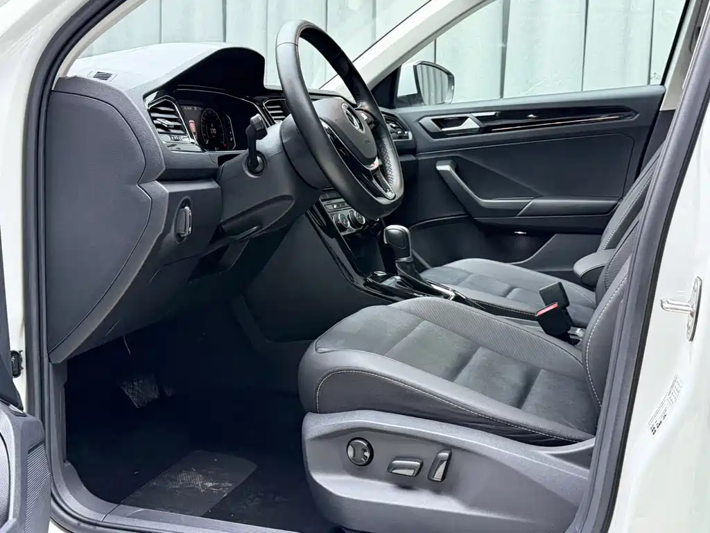 Volkswagen T-Roc — миниатюра 15