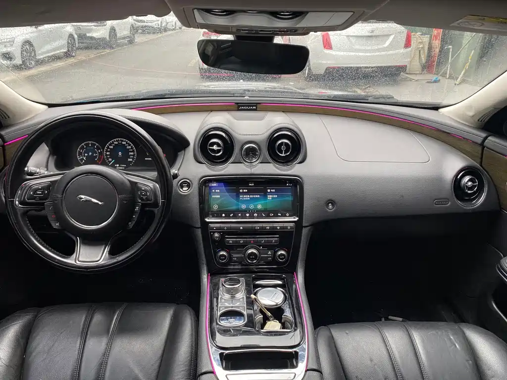 Jaguar XJ — миниатюра 10