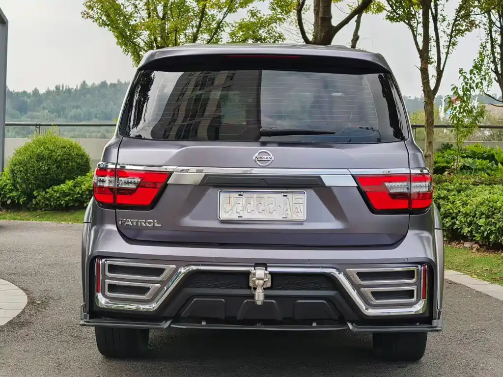Nissan Patrol — миниатюра 8