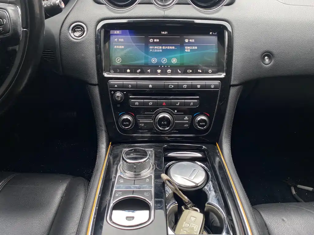 Jaguar XJ — миниатюра 11
