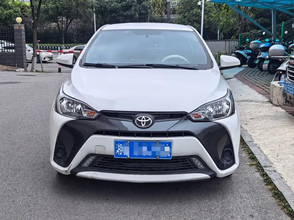 Toyota Yaris L — миниатюра 2