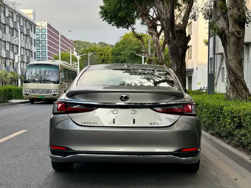 Lexus ES — миниатюра 6