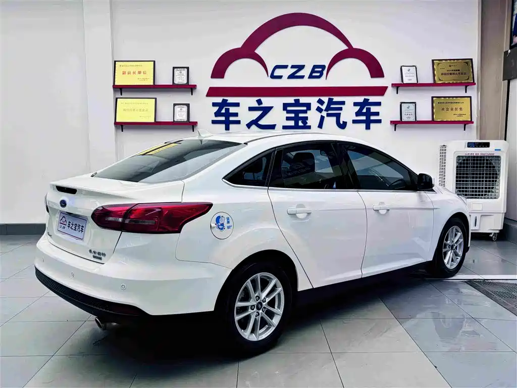 Ford Focus 2018 EcoBoost 180 AT Elite
