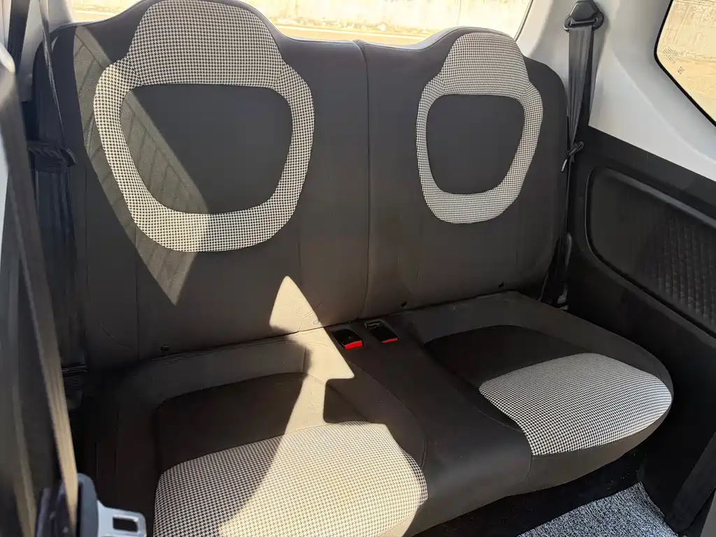 Wuling MINIEV — миниатюра 16