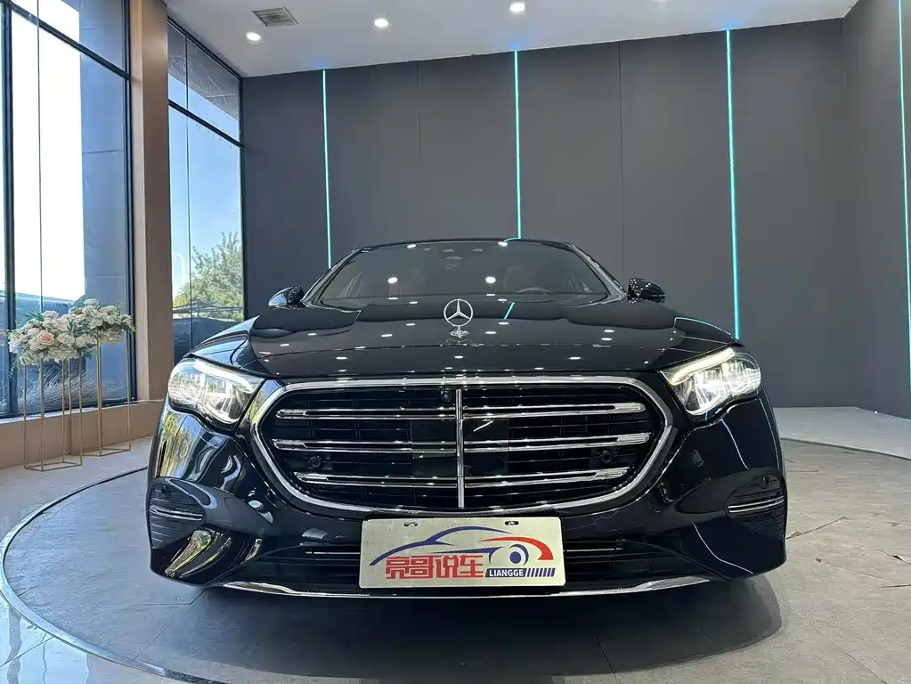 Mercedes-Benz E-Class — миниатюра 2