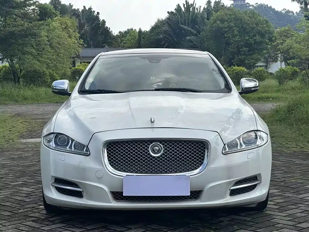 Jaguar XJ — миниатюра 2