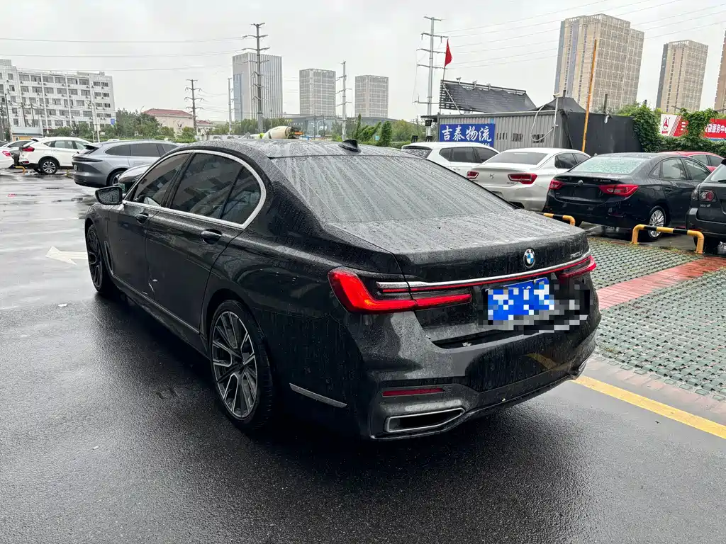 BMW 7 Series — миниатюра 15