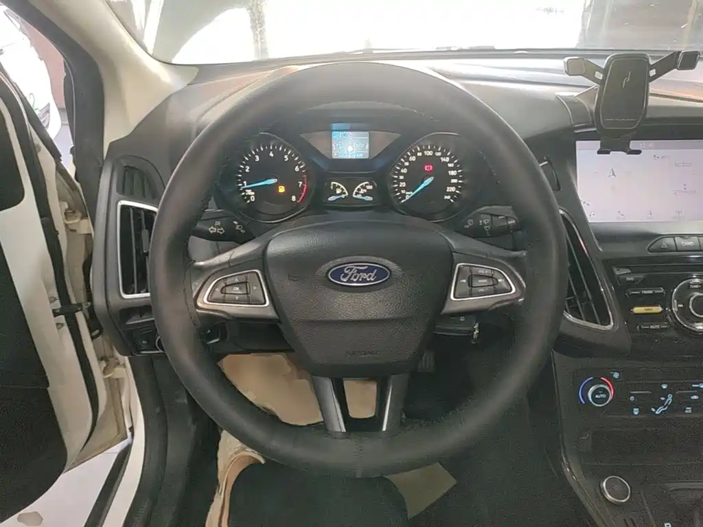 Ford Focus — миниатюра 11
