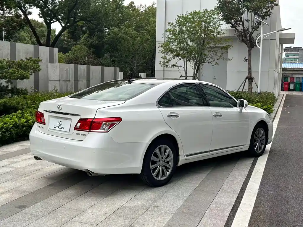 Lexus ES — миниатюра 6