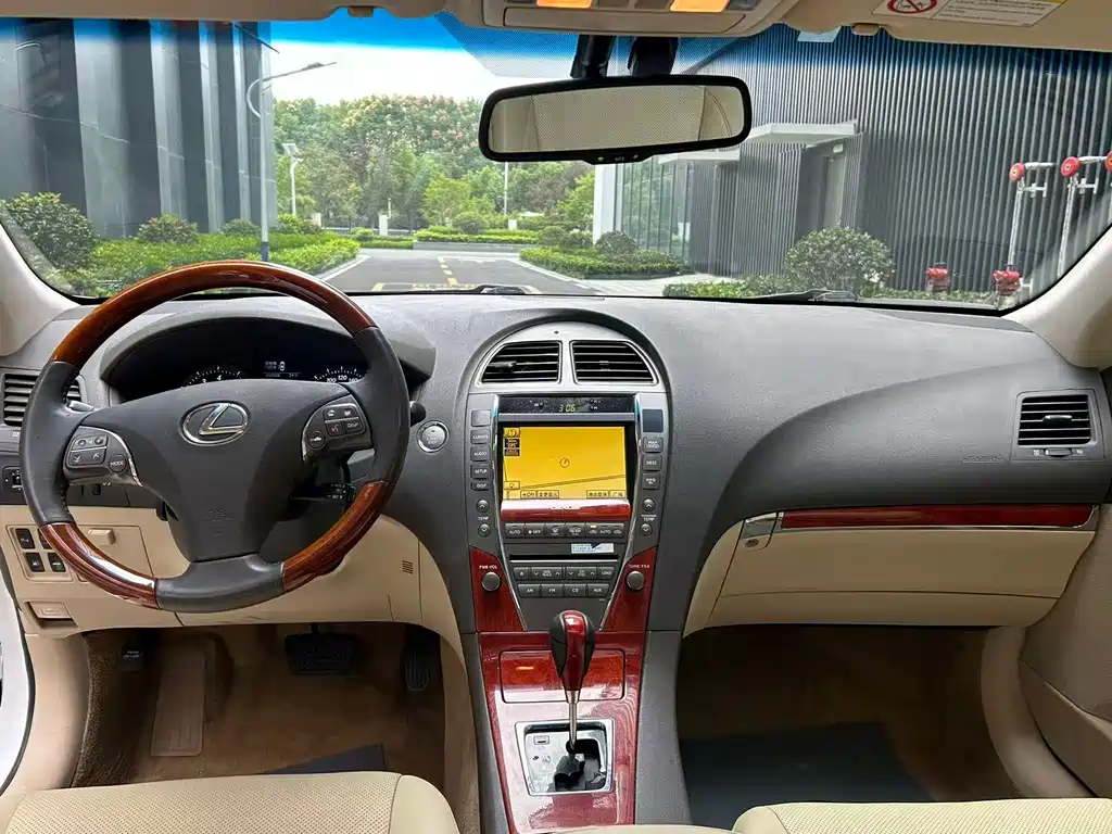 Lexus ES — миниатюра 11