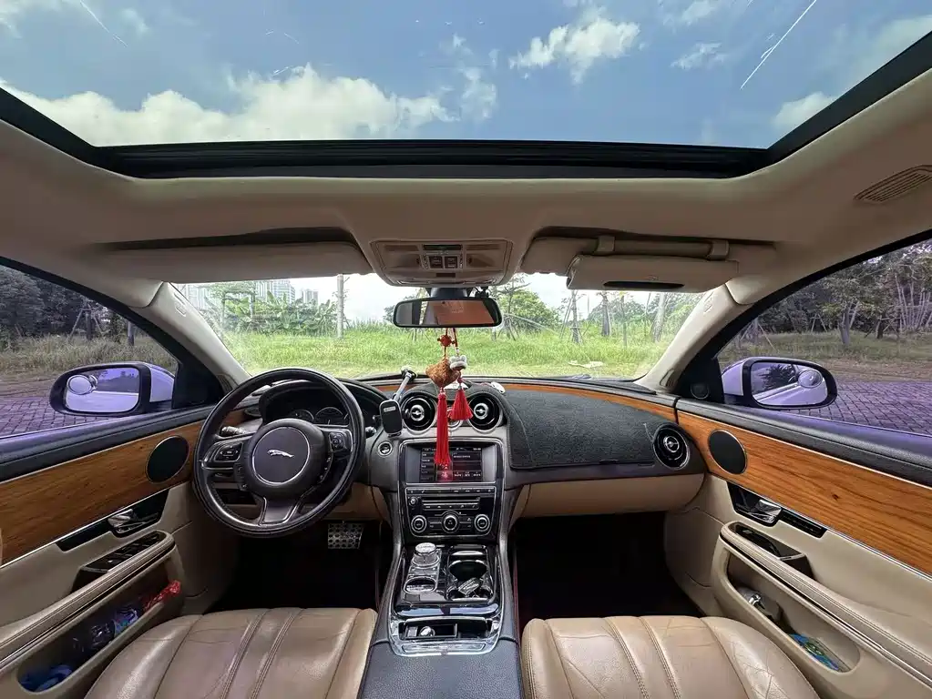 Jaguar XJ — миниатюра 6