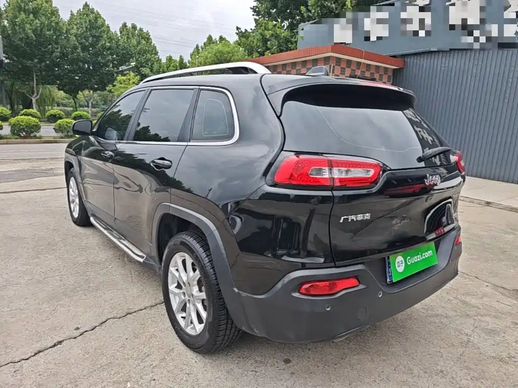Jeep Cherokee — миниатюра 5