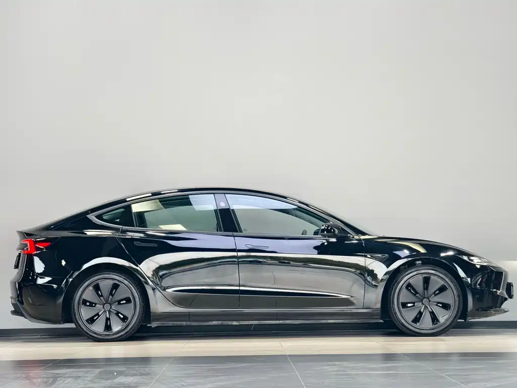 Tesla Model 3 — миниатюра 5