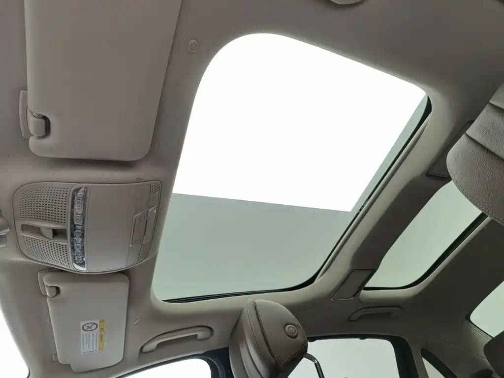 Mercedes-Benz E-Class — миниатюра 14