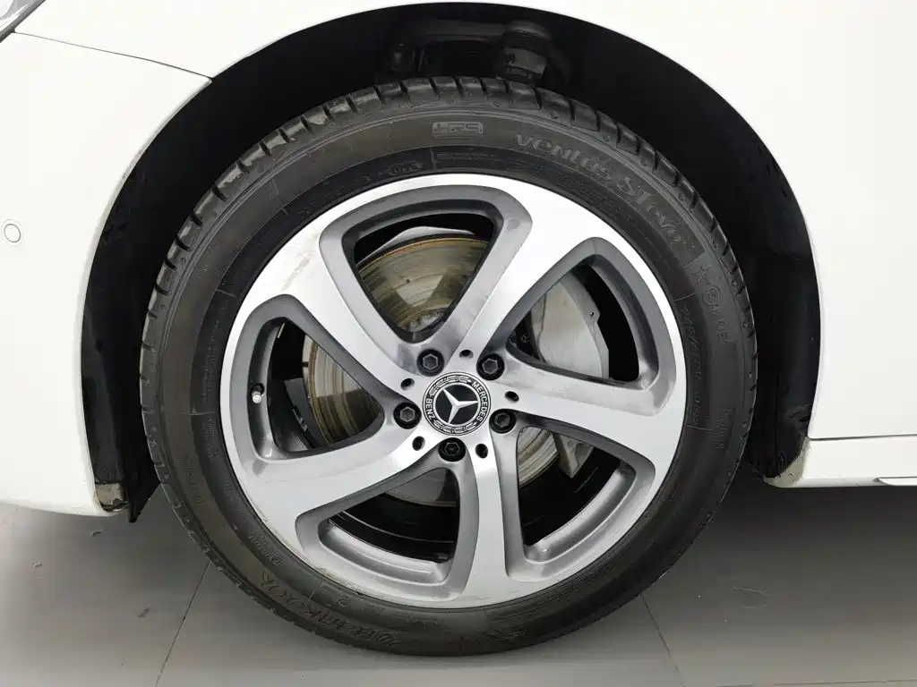 Mercedes-Benz E-Class — миниатюра 17