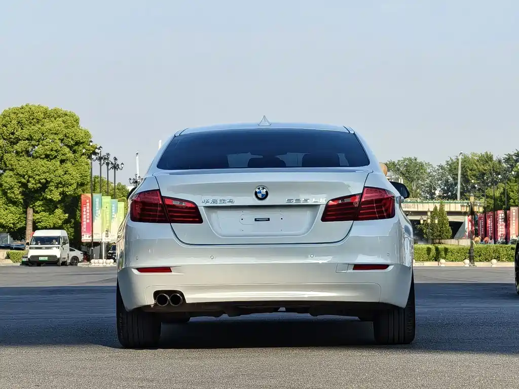 BMW 5 Series — миниатюра 5