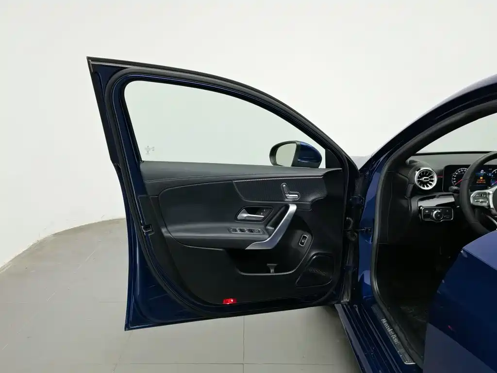 Mercedes-Benz A-Class — миниатюра 8