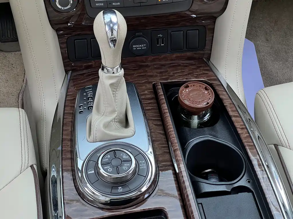 Nissan Patrol — миниатюра 20