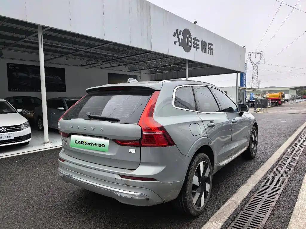 Volvo XC60 PHEV — миниатюра 12