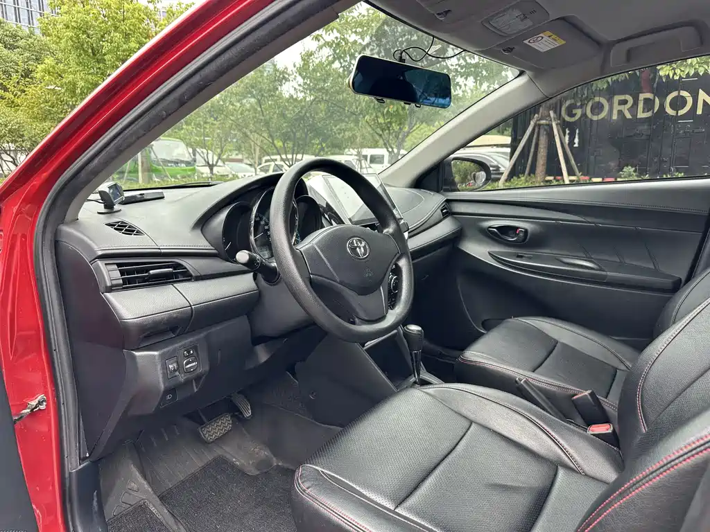 Toyota Yaris L — миниатюра 7