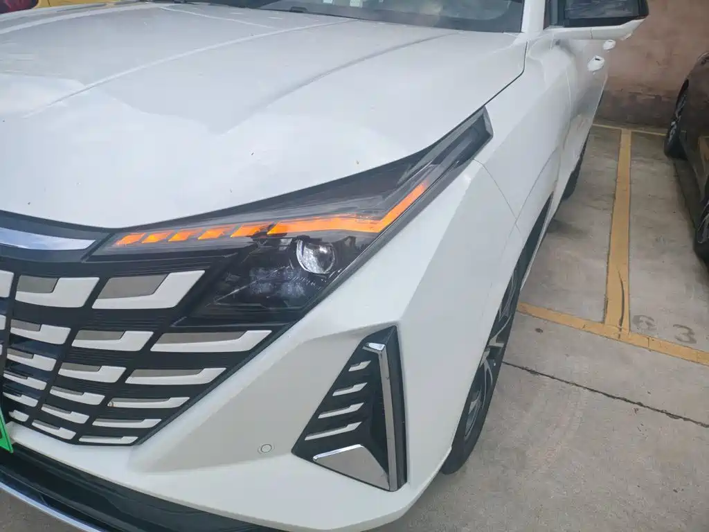 Changan UNI-Z New Energy — миниатюра 19
