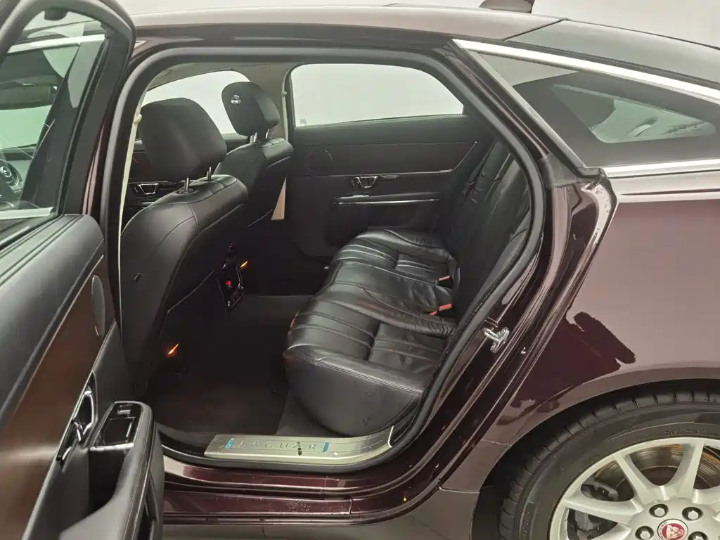 Jaguar XJ — миниатюра 15